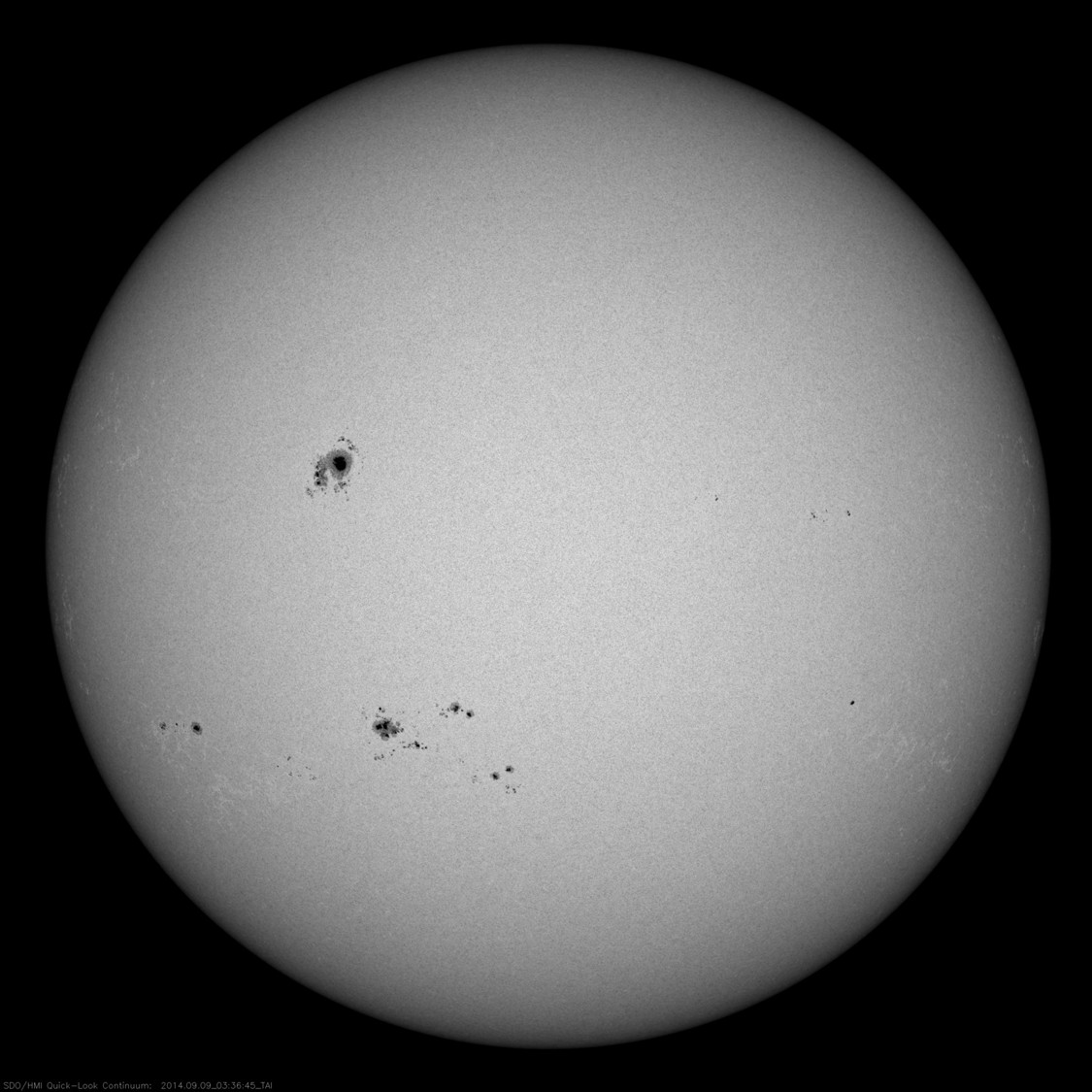 Image 1 pour Here comes the Sun! : <p>Captured in visible light by a satellite orbiting the Earth (SDO, NASA). Dark spots indicate colder areas where solar storms occur.</p><h6>©Solar Dynamics Observatory/NASA</h6>