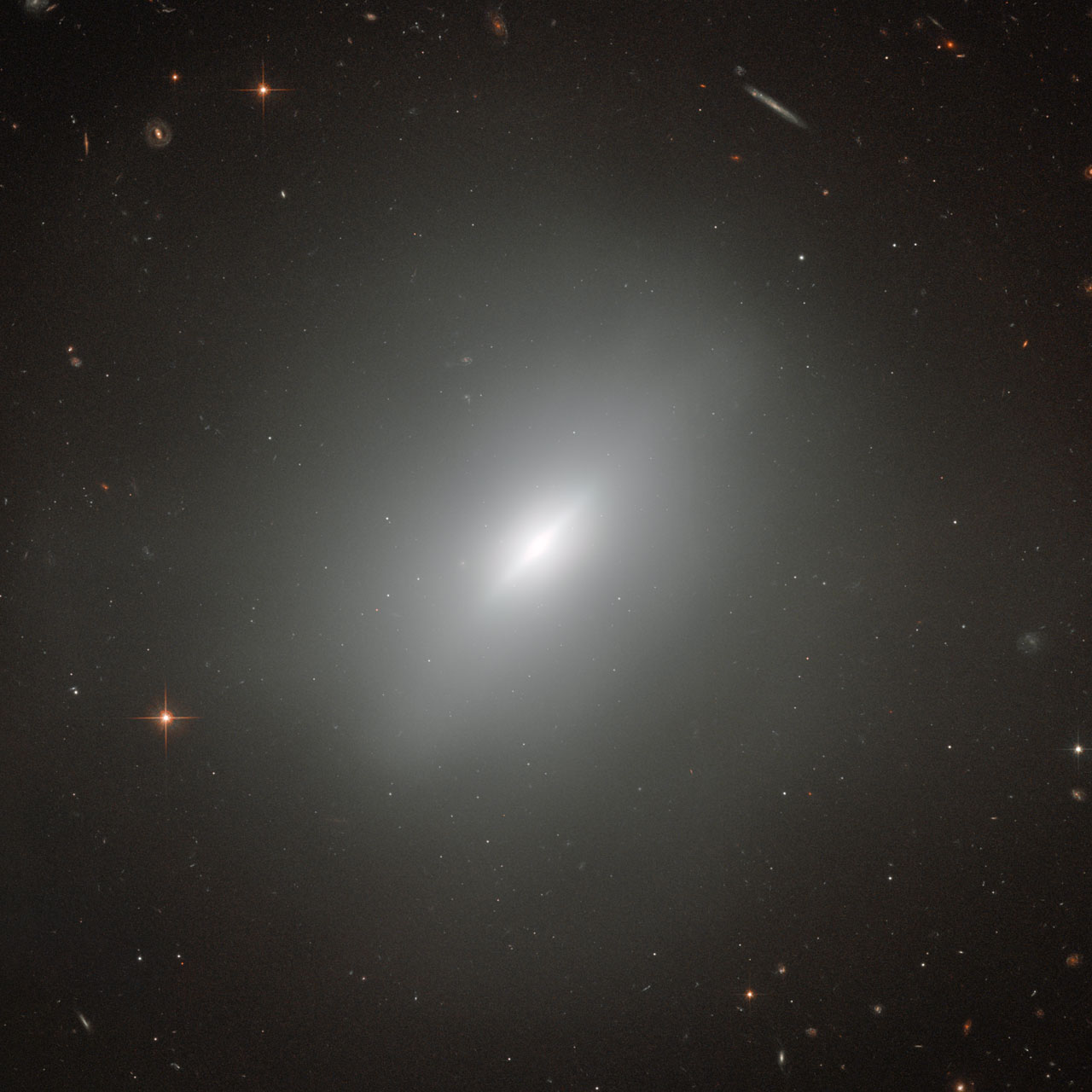 Image 2 pour Our Galaxy is born: the Milky Way! : <h6>©ESA/Hubble & NASA</h6>
